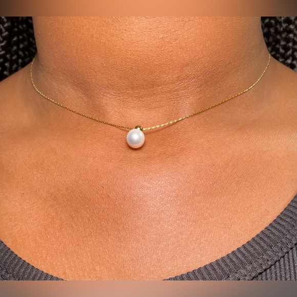 B. Collective Timeless Gold Pearl Pendant Necklace (Boutique) | SAMPLE SALE - Picture 1 of 4